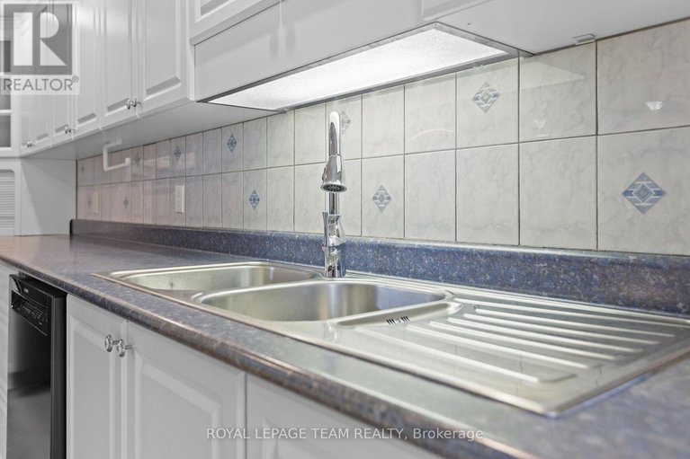 29585057/6356-mary-jane-crescent/chateauneuf/ottawa/ontario/K1C3C2_18