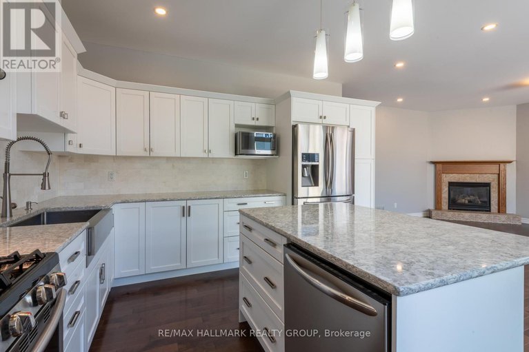 28706824/217-fountainhead-drive/mer-bleuebradley-estatesanderson-park/ottawa/ontario/K1W0C2_16