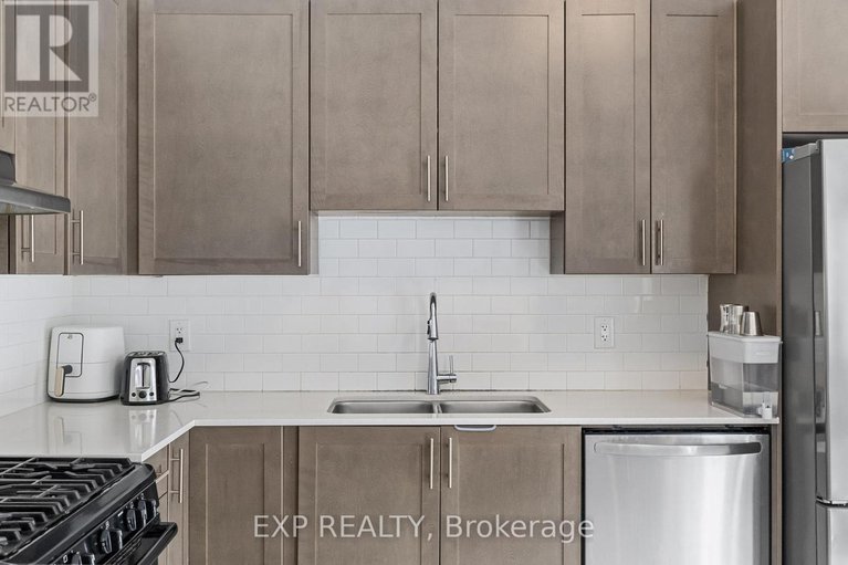 28441060/229-appalachian-circle/half-moon-bay/ottawa/ontario/K2J6X4_13