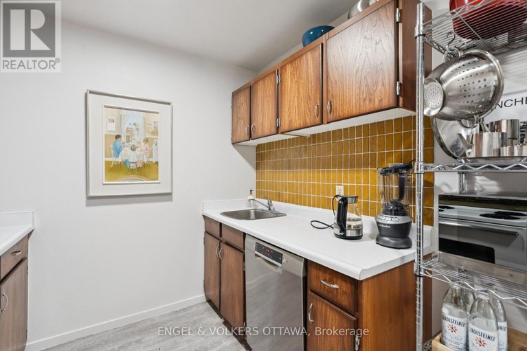 28619826/8a-400-laurier-avenue-e/sandy-hill/ottawa/ontario/K1N8Y2_20