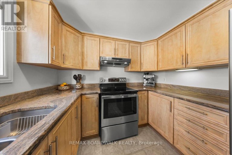 29633977/6241-st-albans-court/convent-glen-north/ottawa/ontario/K1C3C5_15