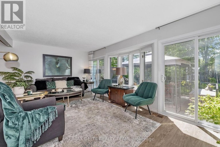 28632768/61-valewood-crescent/blackburn-hamlet/ottawa/ontario/K1B4G1_5