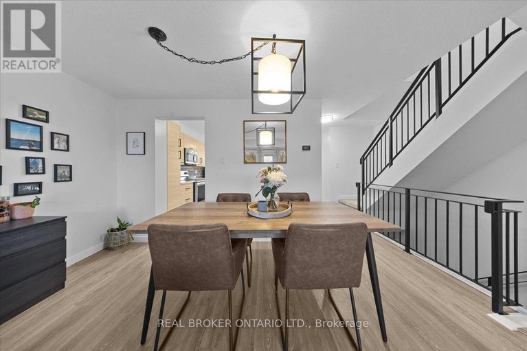 29616177/2049-stonehenge-crescent/pineview/ottawa/ontario/K1B4N7_14