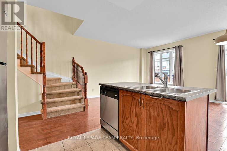 28275402/773-nakina-way/riverside-southgloucester-glen/ottawa/ontario/K1V2J2_14