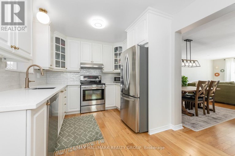 29349068/70-melanie-crescent/glencairnhazeldean/ottawa/ontario/K2L2J8_13