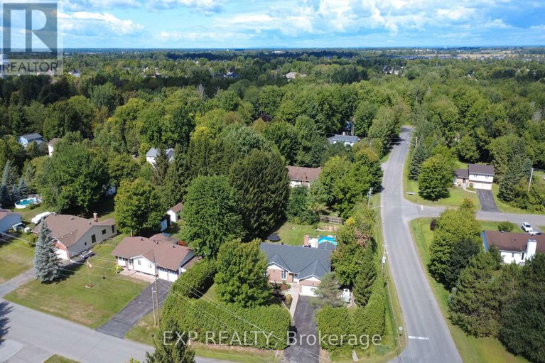 28794855/100-des-pins-street/village-of-russell/russell/ontario/K4R1C5_36