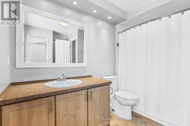 29176704/29-valley-ridge-street/borden-farmstewart-farmcarleton-heightsparkwood-hills/ottawa/ontario/K2E7W3_30