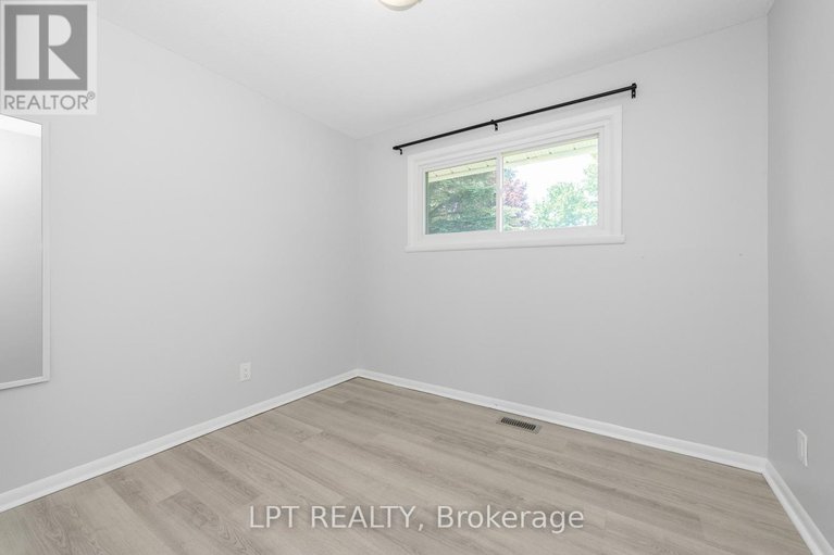 28384629/5-attwood-crescent/city-viewskylinefisher-heightsparkwood-hills/ottawa/ontario/K2E5B1_16