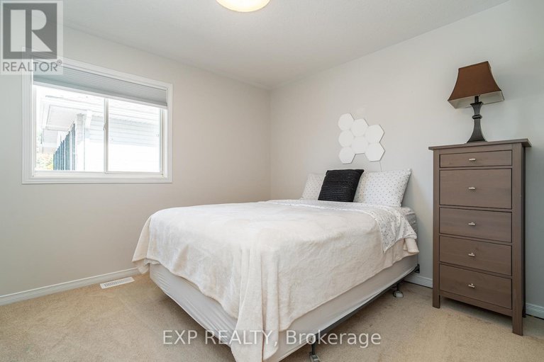 28872307/66-newcastle-avenue/morgans-grantsouth-march/ottawa/ontario/K2K3B5_28