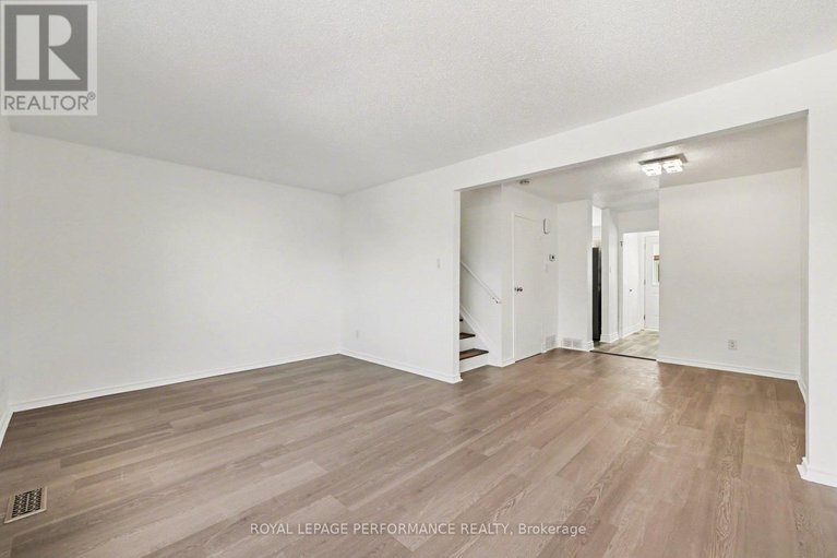 29425118/1584-feather-lane/sawmill-creektimbermill/ottawa/ontario/K1T1V4_5