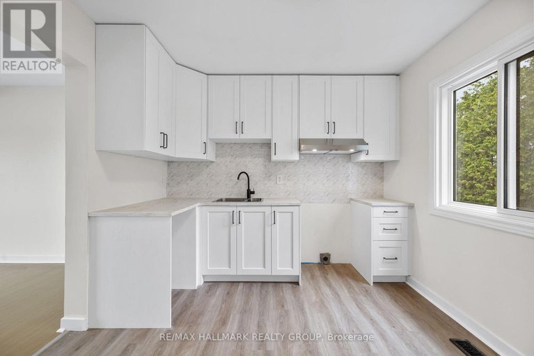 28559937/48-1955-greenway-parkway/blackburn-hamlet-south/ottawa/ontario/K1B5A9_10