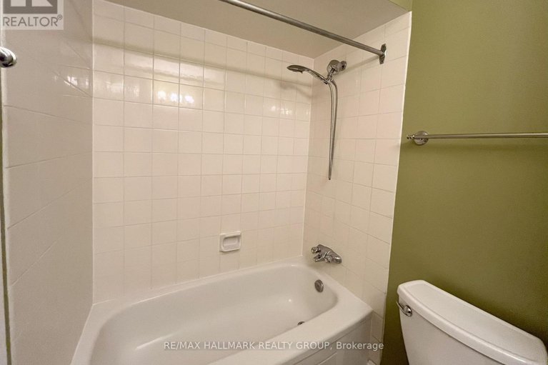 29424818/310-214-viewmount-drive/borden-farmstewart-farmcarleton-heightsparkwood-hills/ottawa/ontario/K2E7X3_9