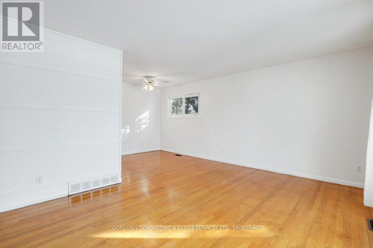 29327348/7-attwood-crescent/city-viewskylinefisher-heightsparkwood-hills/ottawa/ontario/K2E5B1_10