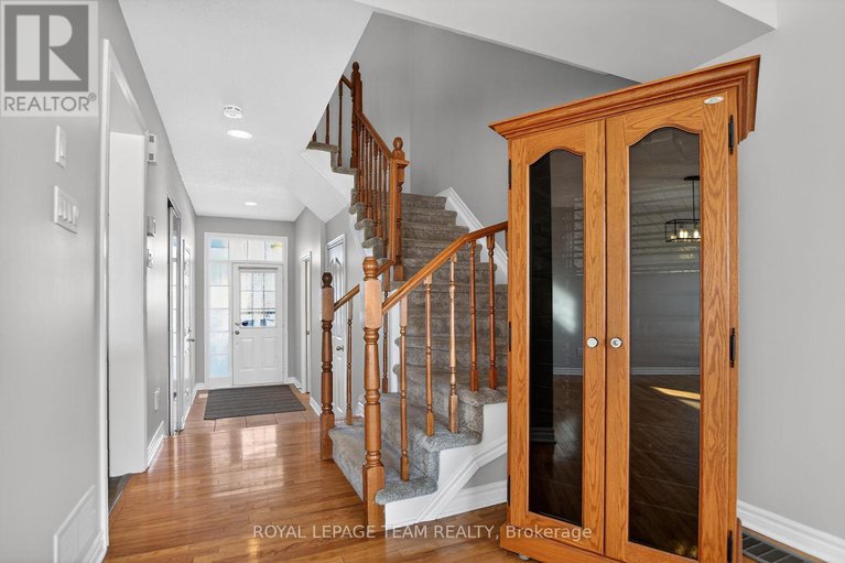 29368219/48-saddlesmith-circle/emerald-meadowstrailwest/ottawa/ontario/K2M2Y9_17