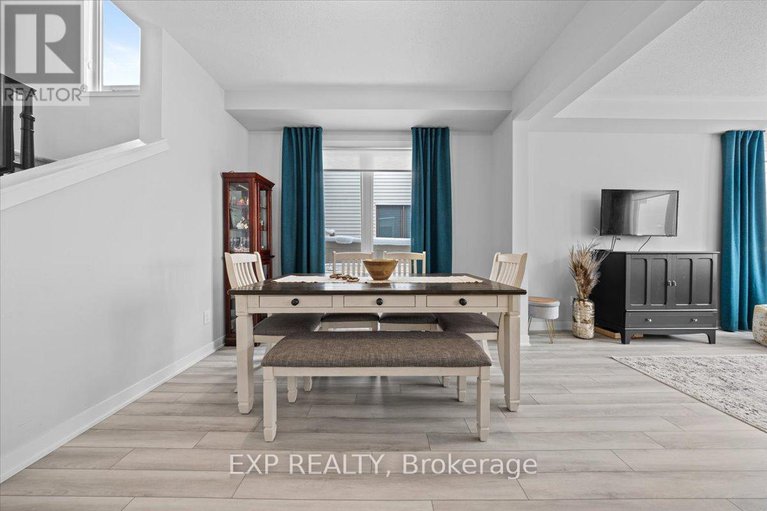 29305395/307-686-quilter-row/goulbourn-twp-from-franktown-rdsouth-to-rideau/ottawa/ontario/K0A2Z0_7