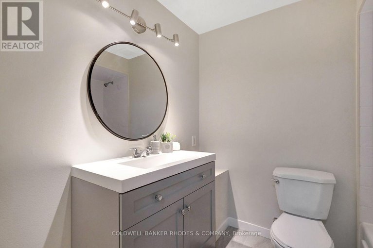 29445571/2098-eric-crescent/pineview/ottawa/ontario/K1B4P4_30