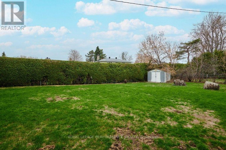 29678423/2218-aster-street/urbandale-acres/ottawa/ontario/K1H6R6_33