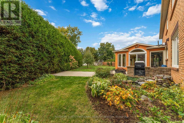 28996466/19-campfield-court/pineglencountry-place/ottawa/ontario/K2E7X8_48