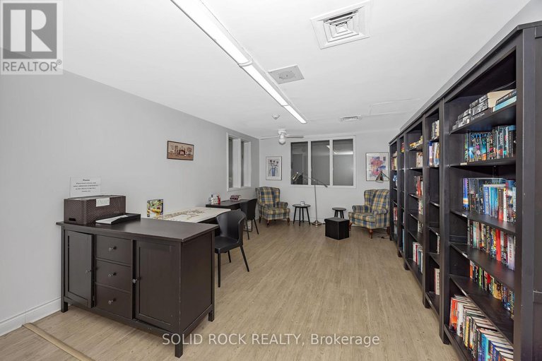 28616169/1465-baseline-road/copeland-park/ottawa/ontario/K2C3L9_32