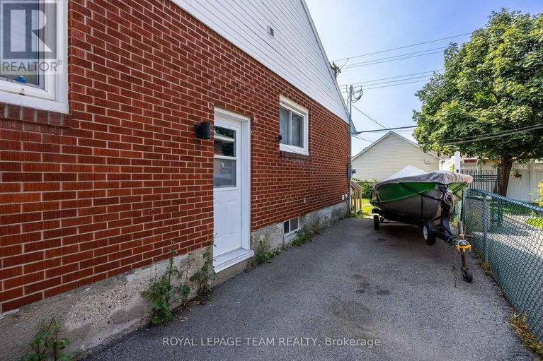 28895850/726-cummings-avenue/castle-heightsrideau-high/ottawa/ontario/K1K2L1_19