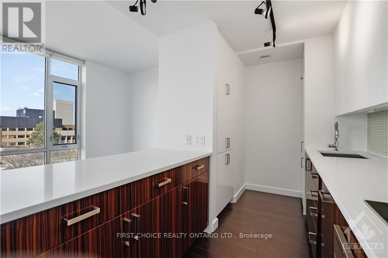 27496513/201-parkdale-avenue-unit506/mechanicsvilletunneys-pasture/ottawa/ontario/K1Y1E8_21