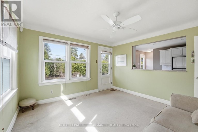 29644956/880-melwood-avenue/mckellar-heightsglabar-park/ottawa/ontario/K2A3C3_25