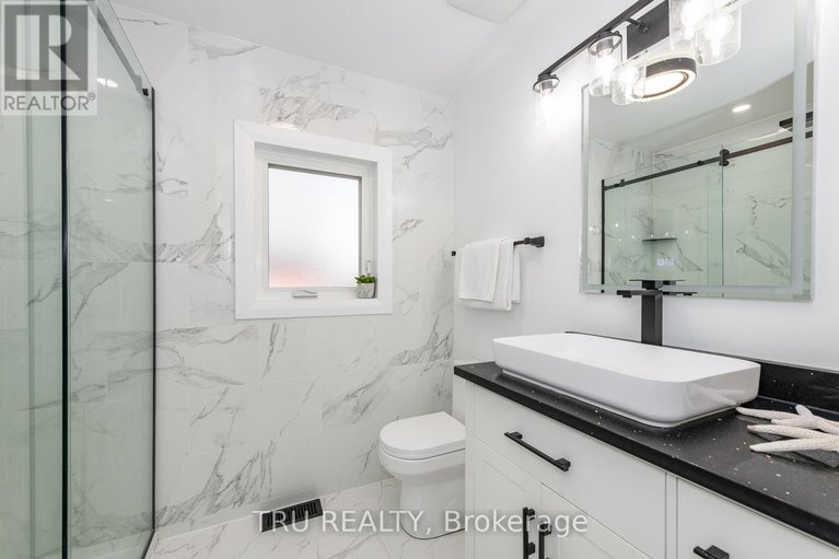 28892803/381-north-river-road/vanier/ottawa/ontario/K1L8C3_28