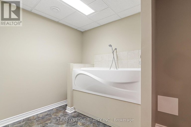 28552105/422-statewood-drive/morgans-grantsouth-march/ottawa/ontario/K2K0B7_38