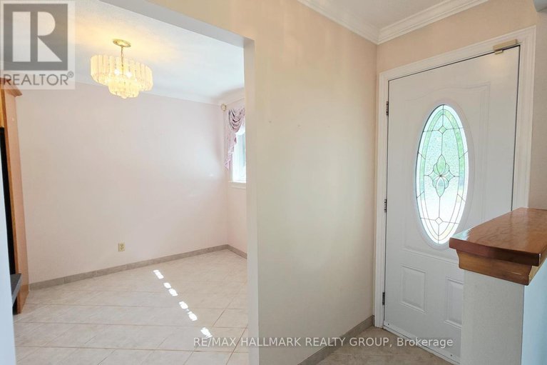 28842722/38-hadley-circle/bells-corners/ottawa/ontario/K2H6N9_23
