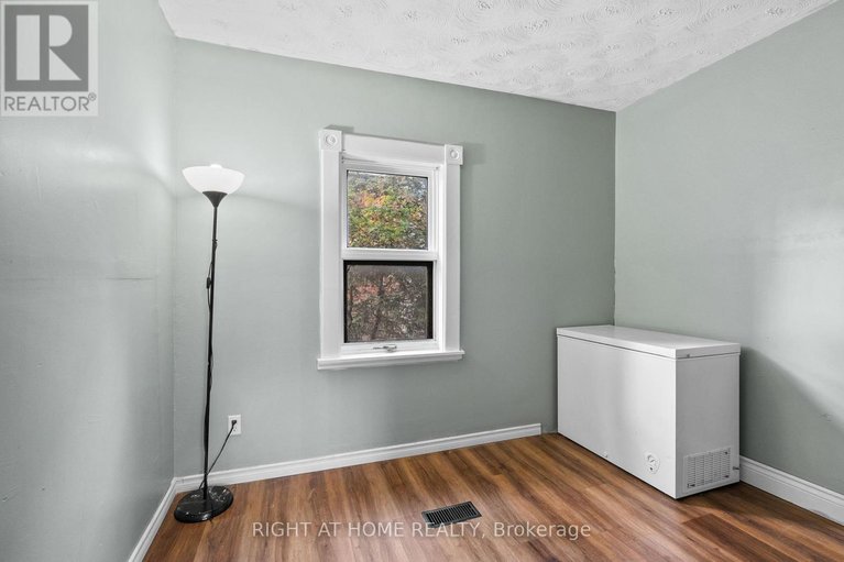 28925097/94-main-street/north-dundas-winchester-twp/north-dundas/ontario/K0A2R0_14