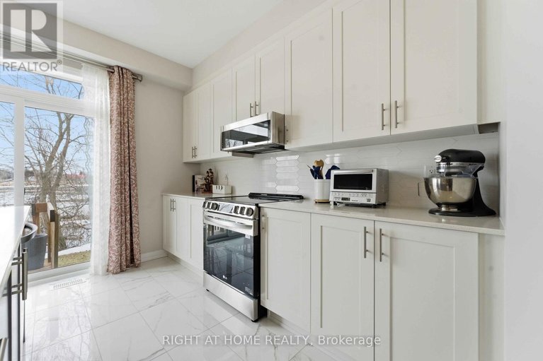 29484591/643-terrier-circle/goulbourn-twp-from-franktown-rdsouth-to-rideau/ottawa/ontario/K0A2Z0_13