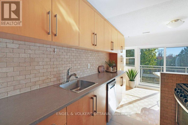 29053072/216-12-corkstown-road/lakeview-park/ottawa/ontario/K2H5B3_18