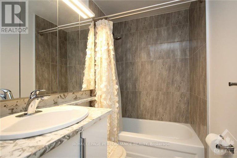 28832666/1102-1785-frobisher-lane/riverview-park/ottawa/ontario/K1G3T7_18