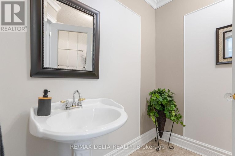 29665942/1819-baseline-road/clarencerockland-twp/clarence-rockland/ontario/K0A1N0_28