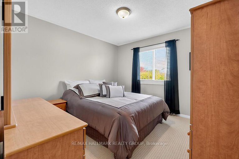 29008692/1915-orchardview-avenue/fallingbrookgardenway-south/ottawa/ontario/K4A3H1_15