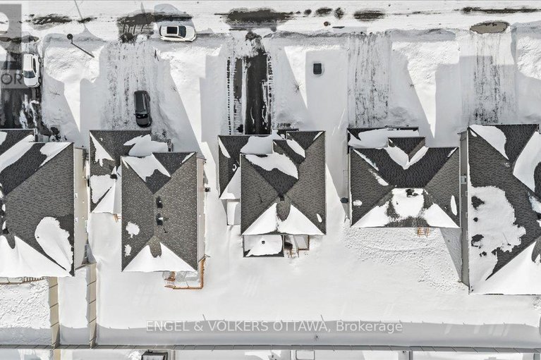 29402076/624-geneva-crescent/embrun/russell/ontario/K0A1W0_46