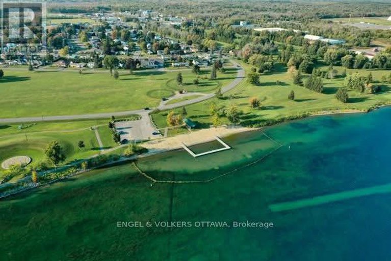 28940166/f-50-fifth-street-e/morrisburg/south-dundas/ontario/K0C1X0_17