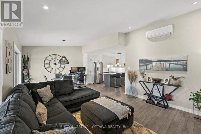 29586662/294-308-masters-lane/town-of-rockland/clarence-rockland/ontario/N1A2W1_15