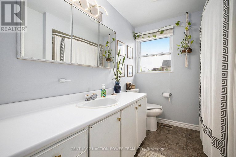 28389269/1829-cloverlawn-crescent/beacon-hill-south/ottawa/ontario/K1J6V6_21