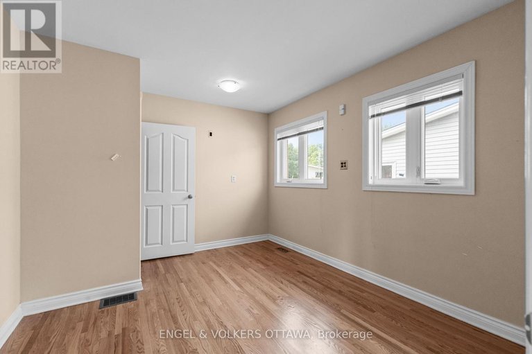 28797761/28-parker-avenue/meadowlandscrestview/ottawa/ontario/K2G3A7_14