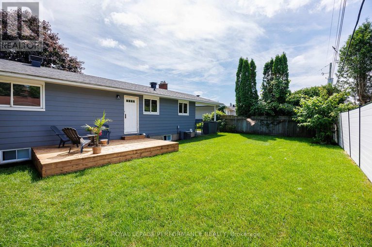 28604783/1398-jamison-avenue-s/bilberry-creekqueenswood-heights/ottawa/ontario/K1E1J5_49