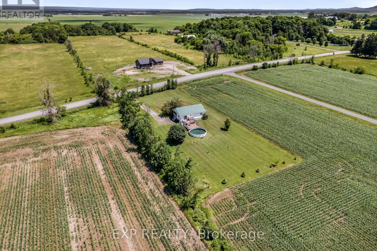 28585011/896-county-rd-18-road/east-hawkesbury/ontario/K0B1M0_35