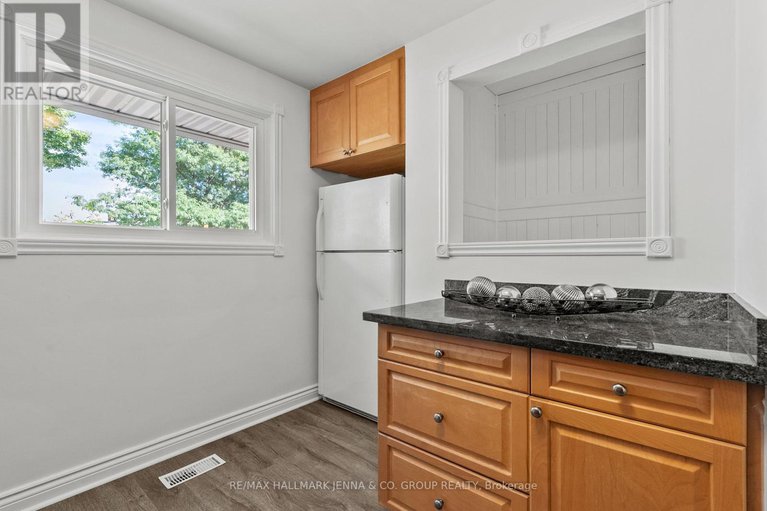 29070320/1246-cobden-road/queensway-terrace-southridgeview/ottawa/ontario/K2C2Z9_14