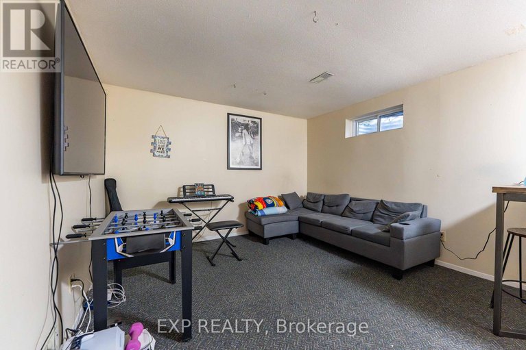 28250055/15-1979-greenvale-lane/chateauneuf/ottawa/ontario/K1C6E4_24