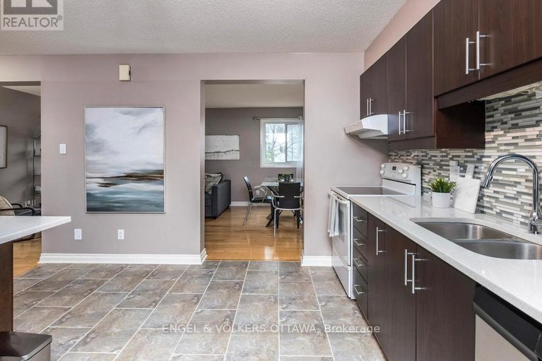 29618485/31-castlegreen-private/hunt-club-parkgreenboro/ottawa/ontario/K1T3N4_13