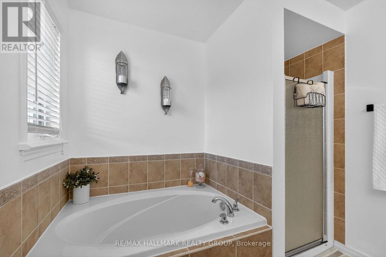 29352241/1952-schroeder-crescent/springridgeeast-village/ottawa/ontario/K4A4P7_34