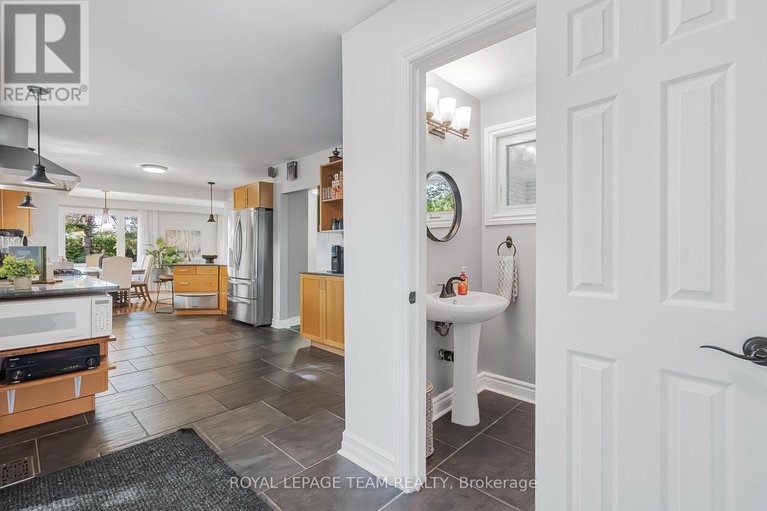 28484495/37-promenade-avenue/pineglencountry-place/ottawa/ontario/K2E5X7_12
