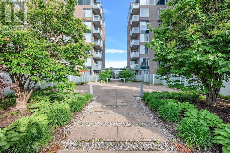 28639536/214-575-byron-avenue/mckellarhighland/ottawa/ontario/K2A1R7_23