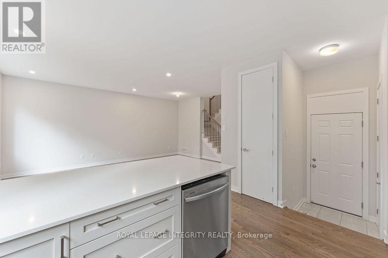 28798690/255-falsetto-street/mer-bleuebradley-estatesanderson-park/ottawa/ontario/K1W1E9_10