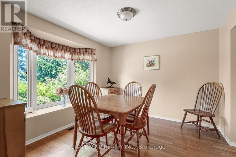 28662604/34-four-seasons-drive/borden-farmstewart-farmcarleton-heightsparkwood-hills/ottawa/ontario/K2E7P8_4